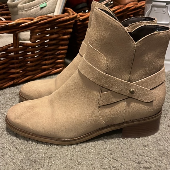 Cole Haan Women's Wylie Bootie 45MM Rain Boot, Water Resistant Birch Suede - Picture 4 of 7